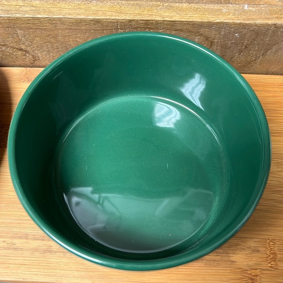 Rae Dunn Green “HAPPY HOWLIDAYS” Dog Dish - Picture 3 of 4